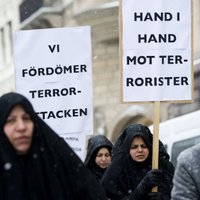 Шведки надели хиджабы в знак протеста против насилия