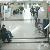 Video: Neizdevusies laupīšana bankā Ķīnā