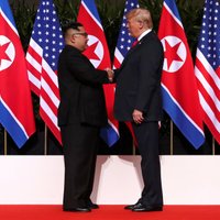 Трамп после теплой встречи с Кимом продлил санкции против КНДР
