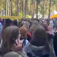 Огромная очередь у кранов с водой в Межапарке: организаторы Праздника песни попали под шквал критики