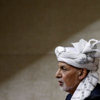 Aizbēgušais Afganistānas prezidents Gani atrodas AAE; esot paķēris līdzi naudu