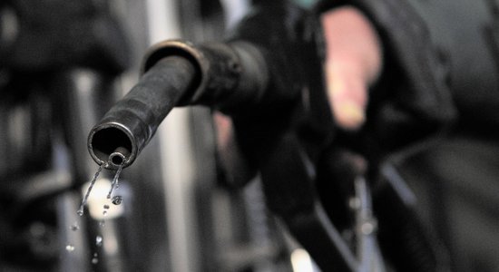 Degvielas tirgotāji atkal palielina 95.markas benzīna cenu