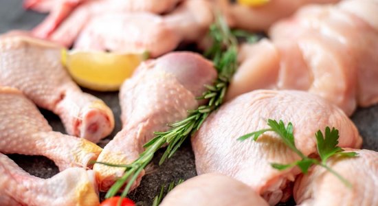 Опасность? Продаваемое в Эстонии куриное мясо из Литвы и Латвии заражено бактериями, устойчивыми к антибиотикам 