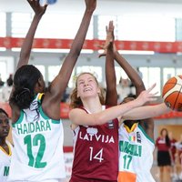 Latvijas U-17 basketbolistes sagrauj Mali un PČ cīnīsies par devīto vietu