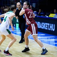 Latvijas basketbolistes Eiropas U-20 čempionāta grupu turnīru noslēdz ar graujošu uzvaru pār Īriju