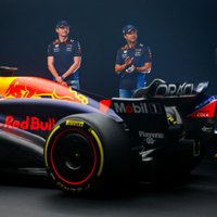 Nemiers F-1 čempionu mājā: Nogurušais 'Red Bull' vadītājs Horners noraida pret sevi vērstās apsūdzības