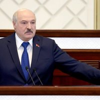 Lukašenko palīdz Putinam anektēt Baltkrieviju, norāda Landsberģis