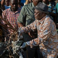 Tanzānijas prezidents piedalās ielu uzkopšanā