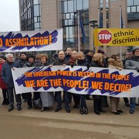 В Брюсселе провели пикет в защиту билингвального образования в Латвии