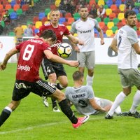 'Liepāja/Mogo' futbolisti pamatīgā lietū pieveic 'Jelgavu'; 'Riga FC' uzvar 'Ventspili'