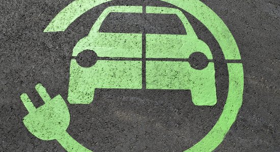 Nākotne ir elektriska: Baidens nosaka mērķi būtiski palielināt elektroauto pārdošanas apjomu