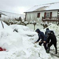 Spānijas ziemeļus paralizē dziļš sniegs un sals
