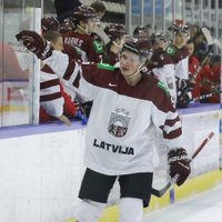 Latvijas U-20 hokeja izlase uzvar Ungāriju pirmajā pasaules čempionāta mačā