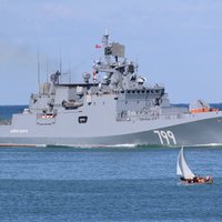 Medijs: Pie Zmijinijas salas deg Krievijas fregate