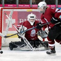 Latvijas sieviešu hokeja izlase vienīgajā pārbaudes spēlē pirms PČ kapitulē Nīderlandei