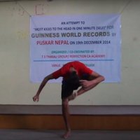 ВИДЕО: Житель Непала за минуту ударил себя ногами по голове 134 раза