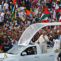 Foto: Pāvesta vadīto dievkalpojumu Polijā apmeklē vairāk nekā 2,5 miljoni cilvēku