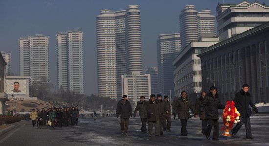 Ziemeļkoreja piemin Kima Čenira nāves otro gadadienu