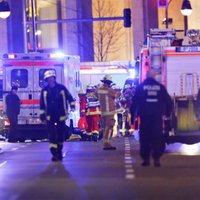 Berlīnes traģēdija: identificēti seši upuri, kravas auto salonā nogalinātais bijis Polijas pilsonis