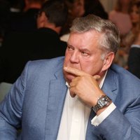 'Izrāda necieņu pret kolēģiem' – no 'Saskaņas' izslēdz Dombrovski un Švecovu
