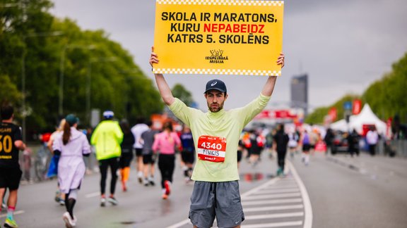 Fiņķis gandrīz noskrien 42 km, bet pirms finiša apstājas – kāpēc?