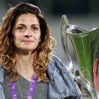 Bijusī Itālijas futbola zvaigzne kļūs par pirmo sievieti – valstsvienības treneri
