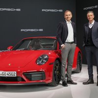 'Porsche' līdz 2030. gadam plāno pārdoto elektroauto īpatsvaru virs 80%