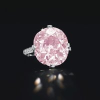 Самый дорогой розовый бриллиант продан за $5,7 млн.
