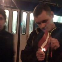 Во время салюта молодой человек сжег флажок Латвии; ПБ начала проверку