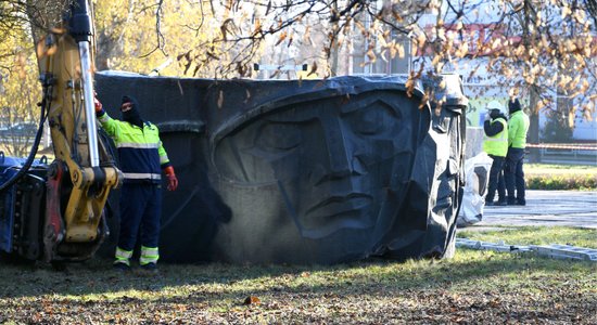 Delna просит у Даугавпилса объяснений в связи с демонтажем двух советских памятников