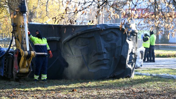 Daugavpilī nojauc pieminekli - 1