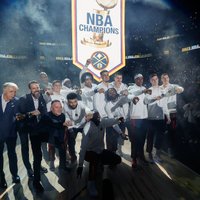 Jaunā NBA sezona sākas ar čempionu godināšanu un 'Nuggets' uzvaru