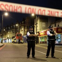 Власти назвали имя напавшего с ножом на людей в Лондоне. Его недавно освободили по УДО
