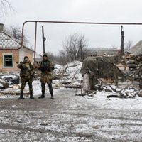Конфликт на Украине: никто не отводит тяжелые вооружения