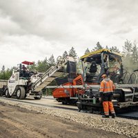 Foto: Kā notiek remontdarbi uz Vidzemes šosejas starp 'Sēnīti' un Siguldu