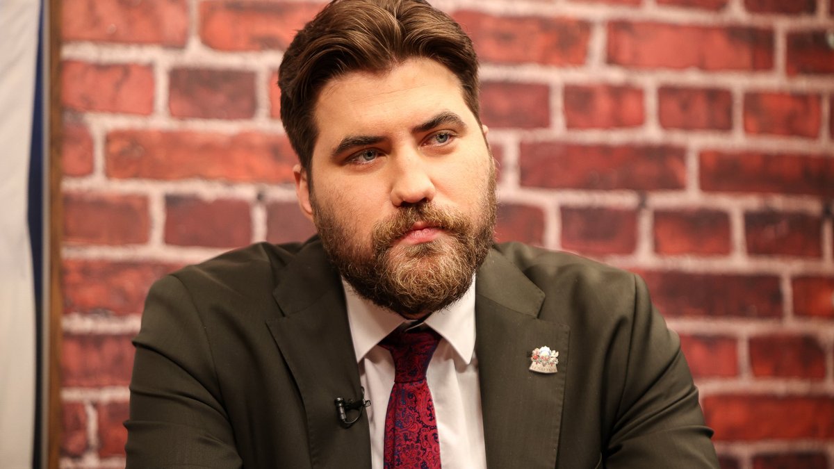 daugavietis-vairs-nevad-s-saeimas-sporta-apak-komisiju-zin-ms-jaunais