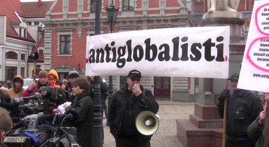 Video: Kā aktīvisti pret Eiropraidu Rīgā protestēja