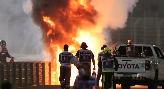 ВИДЕО: Гонку "Формулы-1" возобновили после взрыва болида