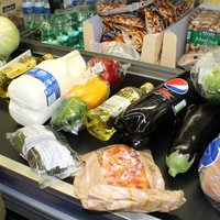 Globālās nepatikšanas jau atstājušas būtisku ietekmi uz pārtikas cenām Latvijā, pauž Gulbe