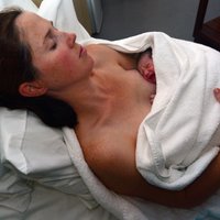 Kāpēc svarīgi mazuli mazgāt tikai 24 līdz 48 stundas pēc piedzimšanas