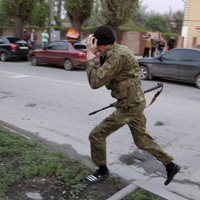 В Донецке продолжается захват зданий, в Луганске штурмовали военкомат
