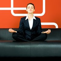 Trīs vienkāršas elpošanas tehnikas stresa mazināšanai