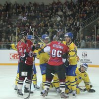 Latvijas hokeja izlase piedzīvo zaudējumu Teda Nolana dzimšanas dienā