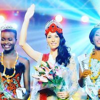 "Я буквально отключалась от температуры и усталости": самая титулованная "Мисс Латвия" привезла из Африки еще одну корону