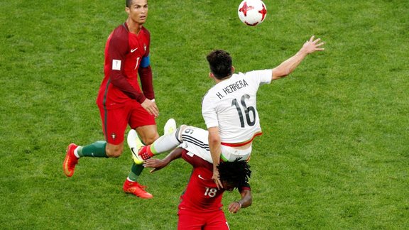 Portugalal Cristiano Ronaldo, Gelson Martins with Mexico Hector Herrera 