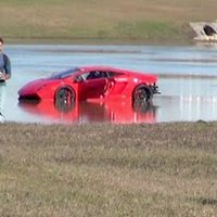Video: Kad paātrināšanās ar 2000 zirgspēku 'Lamborghini' noiet greizi