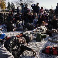 Serbija, Maķedonija un Horvātija ielaiž valstī tikai sīriešu, irākiešu un afgāņu bēgļus