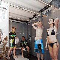 Foto: 'Nordea' Rīgas maratona dalībnieki varēs atsvaidzināties ekskluzīvā dušu auto