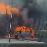 Video: Pie Dienvidu tilta uz Bauskas šosejas nodedzis auto