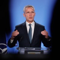 NATO dalībvalstis palielina bruņojuma ražošanu, norāda Stoltenbergs